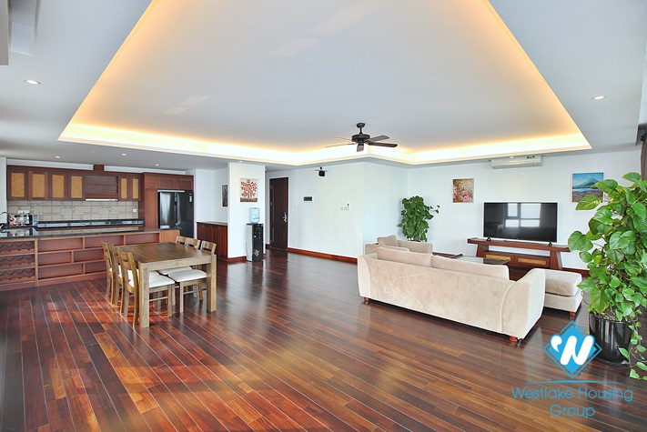 A lake view 3 bedroom apartment in Tu hoa, Tayho, Hanoi